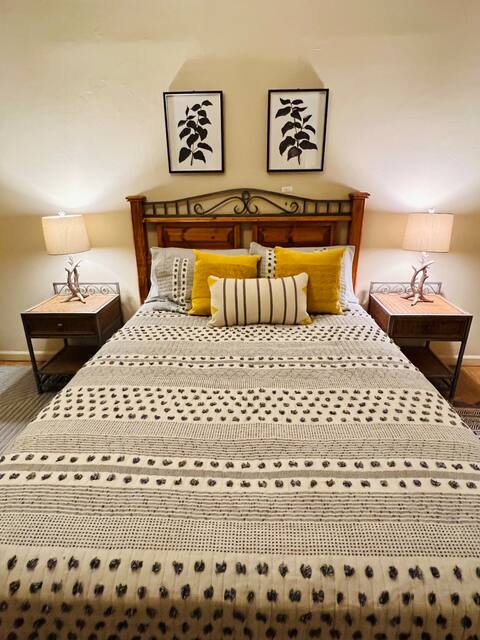 Cozy 1BR at charming El Rancho Robles-Stable 10