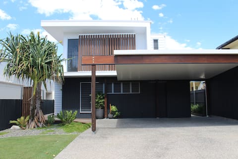 Top Airbnb: Modern Beach home with pool and close to beaches in Sunshine Coast Regional