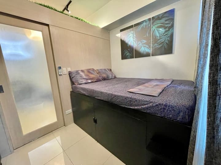 The bed with storage - you can put your luggage under it :)