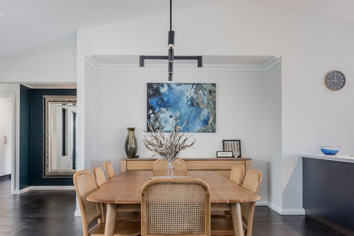 Vancouver’s End | Luxury House with Stunning View gallery image 4