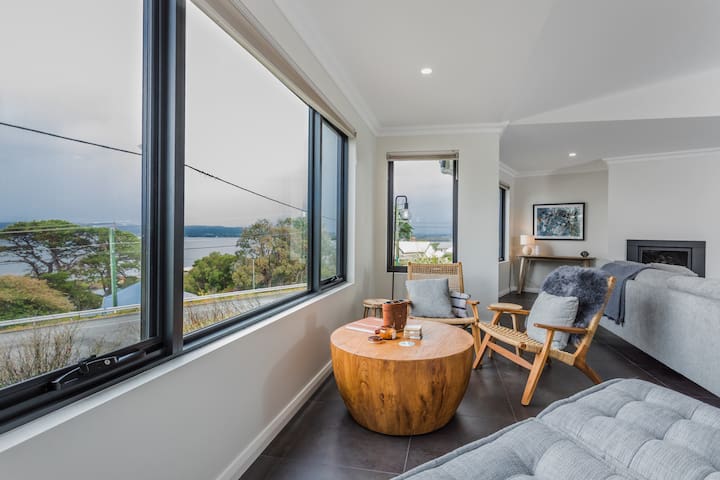 Vancouver’s End | Luxury House with Stunning View gallery image 2