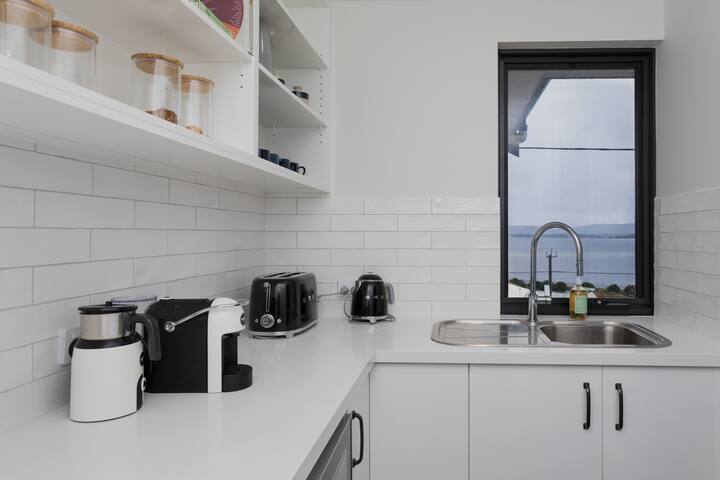 Vancouver’s End | Luxury House with Stunning View gallery image 5