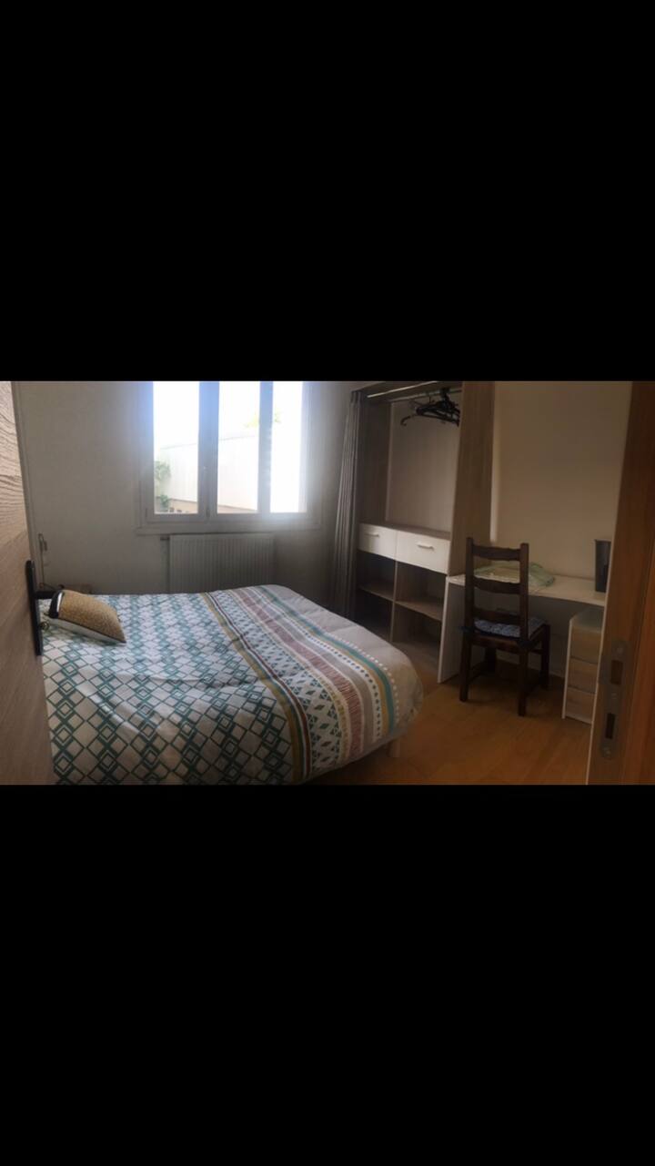 Bedroom (N3) in apartment for 04, erasmus /internship Apartments for