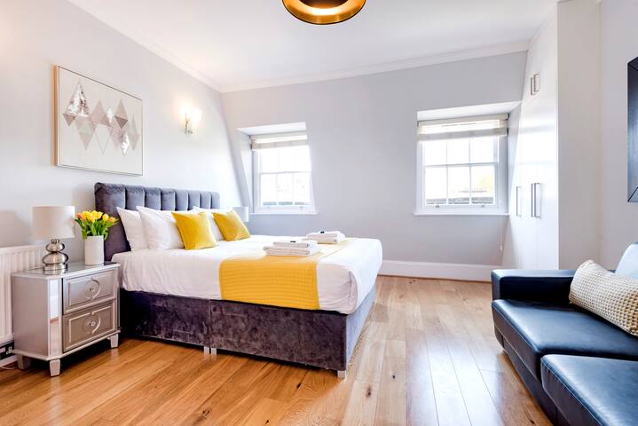 Lovely 2Bedroom 2Bathroom Apartment Central London gallery image 2