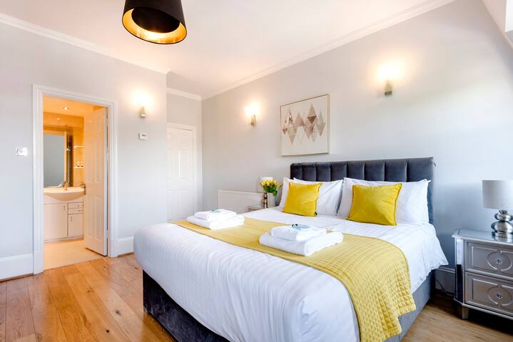 Lovely 2Bedroom 2Bathroom Apartment Central London gallery image 4