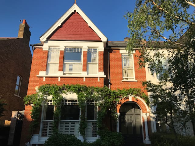 Big beautiful house with great transport links