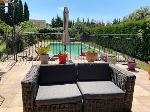 Beautiful quiet villa with pool