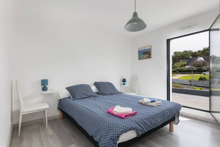 Chambre n°1 à l'étage avec accès toit terrasse