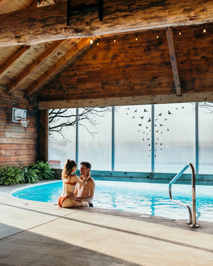 14 Person Luxury LodgeIndoor/Outdoor Heated Pool Holiday homes for