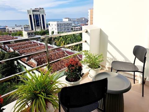 Lovely studio condo with sea view and pool
