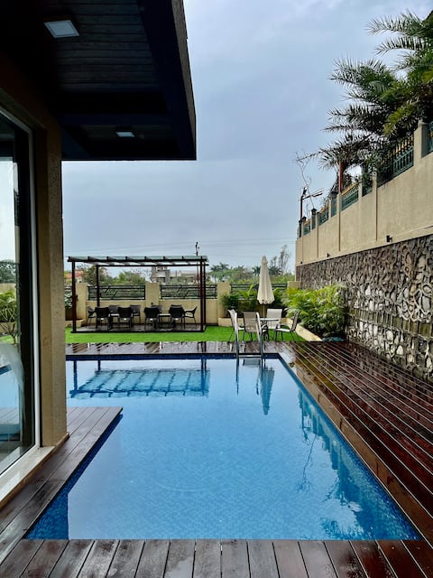 Tara-The Luxe Villa/Heated Pool & Outdoor Theatre