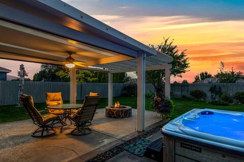 Sunny & Serene! 3BR W/ Hot Tub, Fire Pit, King Bed