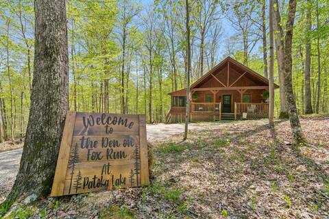 Cozy cabin close to Patoka Lake main entrance!