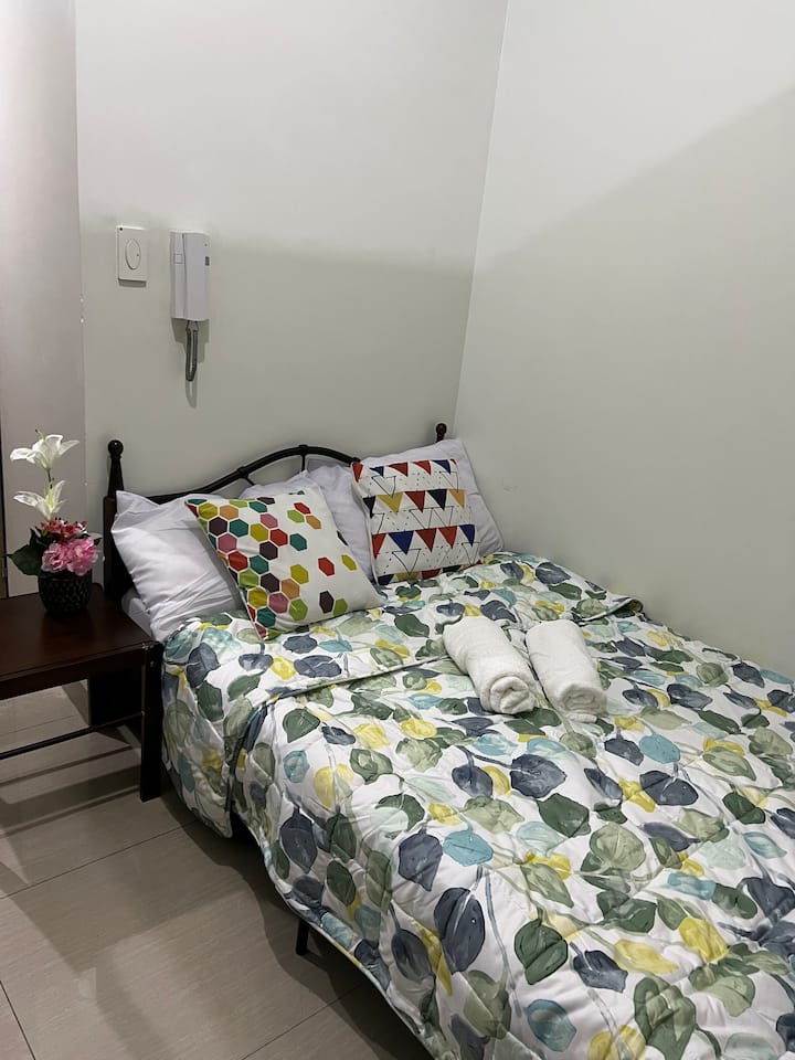 Service apartment Shore Residences w/balcony Serviced apartments for