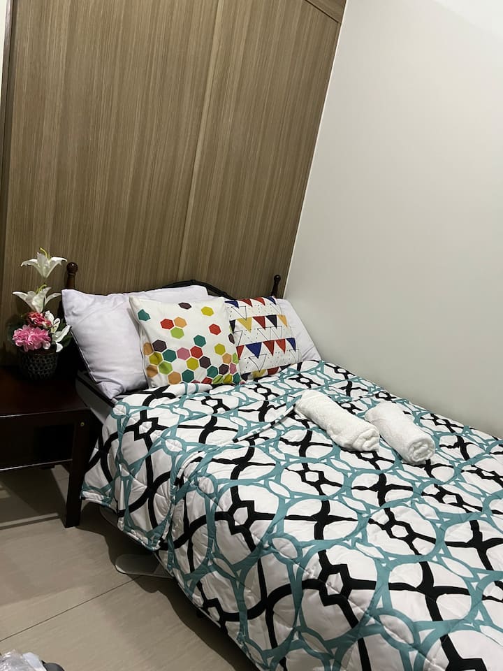 Shore Condominium Moa near It’l Airport w/2 QBed Serviced apartments