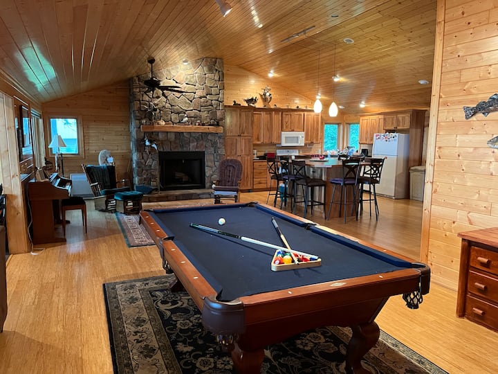 Beautiful Lakefront property with Guesthouse