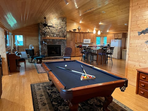 Beautiful Lakefront property with Guesthouse