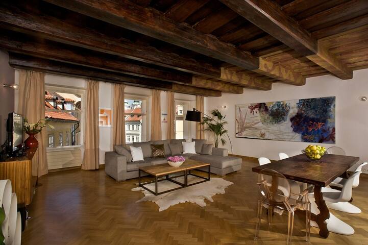 U Kapra Apartmets – Old Town Suite gallery image 2