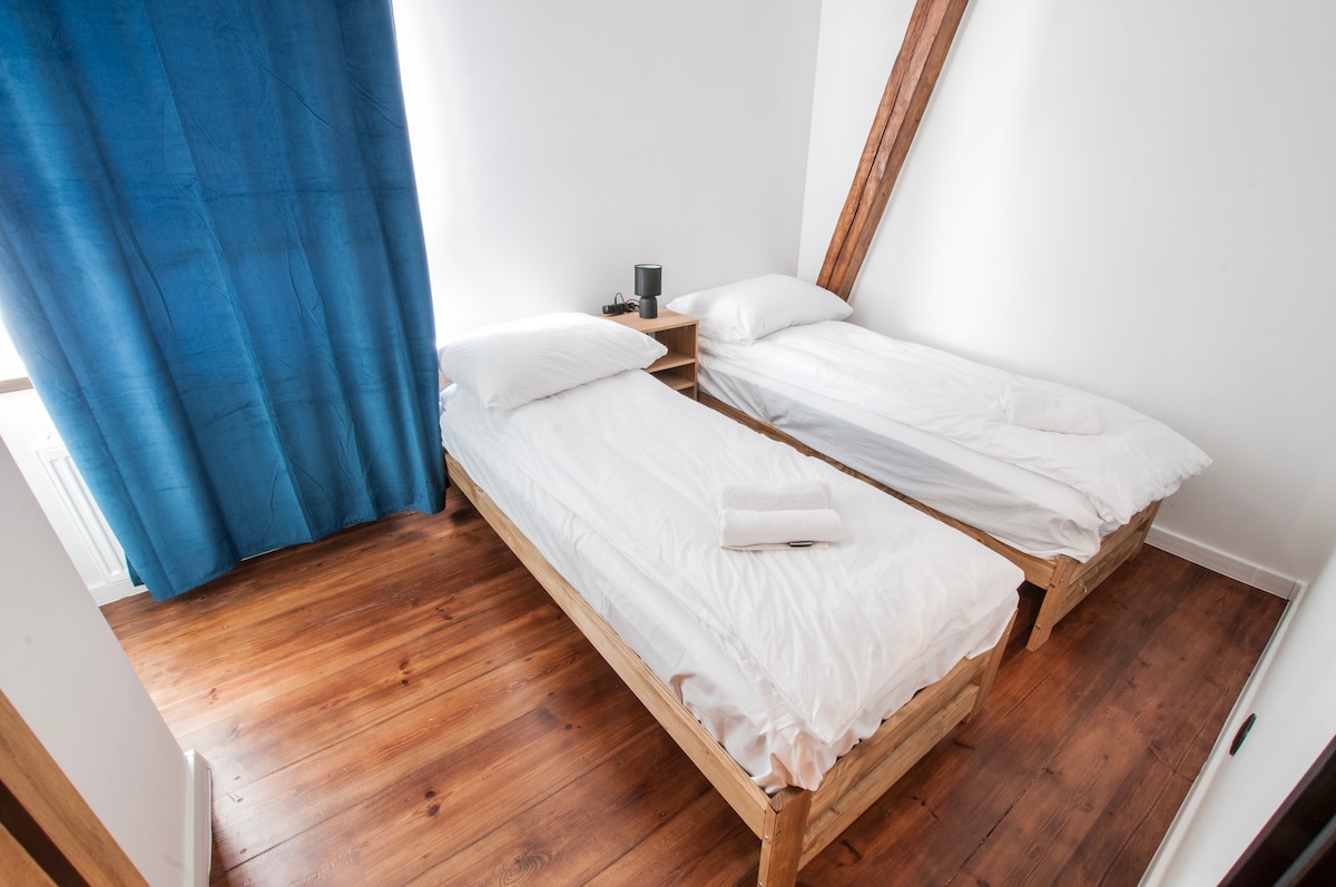 ห้องนอนเตียงเดี่ยวสองเตียง 