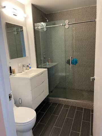 Modern 2 bed in heart of Nolita. Flexible Dates gallery image 5