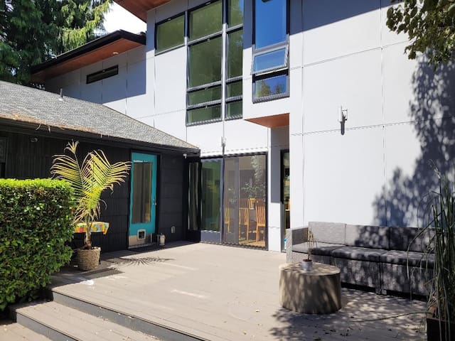 Modern five-bedroom home in a quiet neighborhood