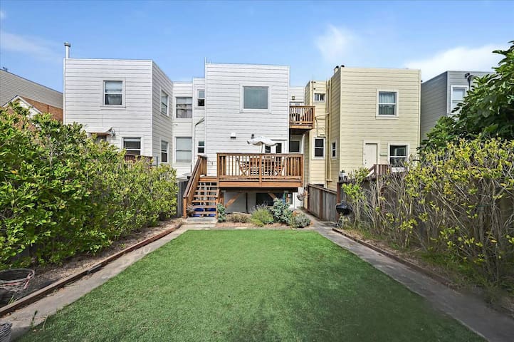 Spacious SF Haven: Cozy Bedrooms & Modern Kitchen