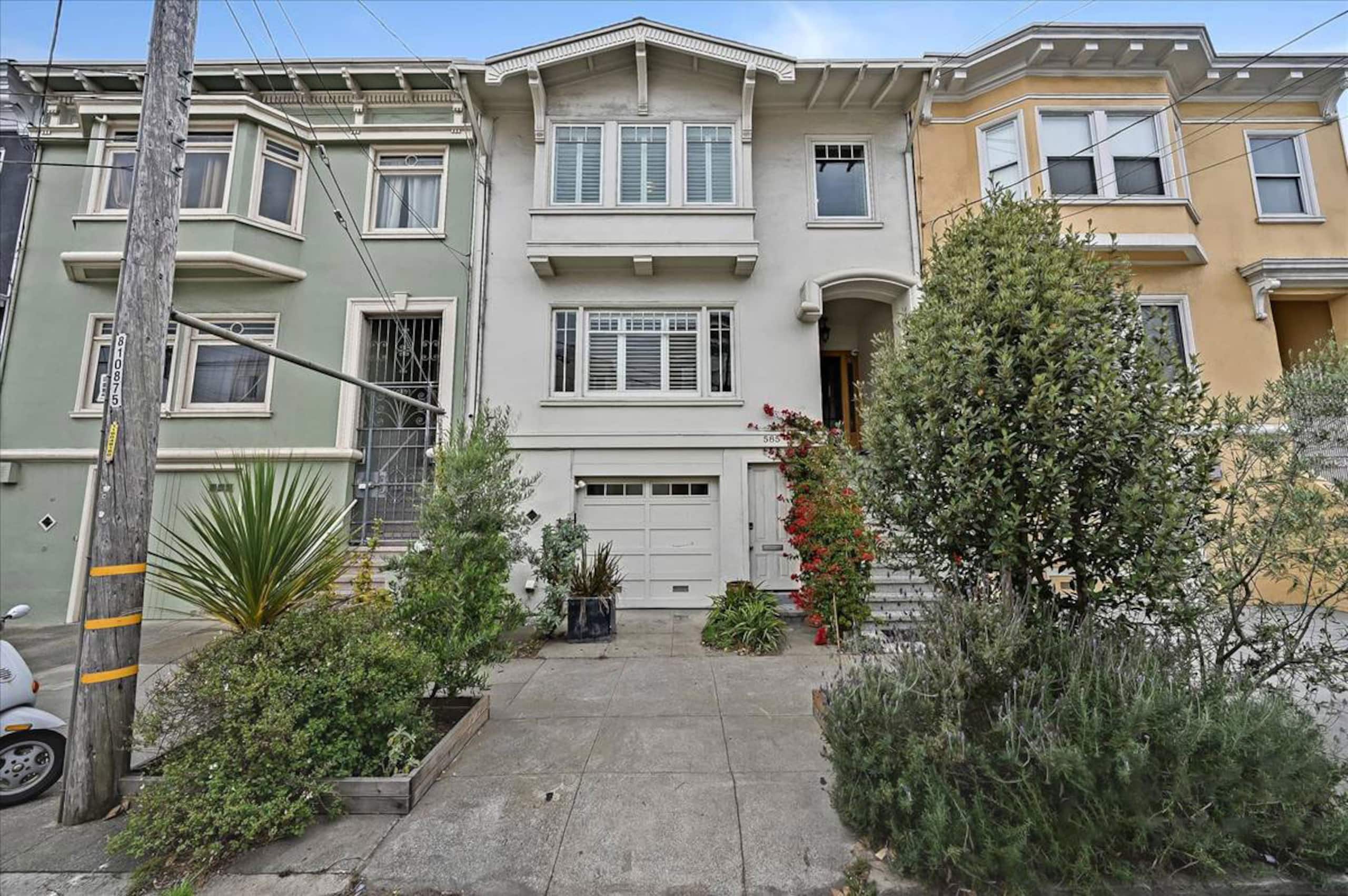 Home in San Francisco · ★4.93 · 3 bedrooms · 4 beds · 2.5 baths - Image 9