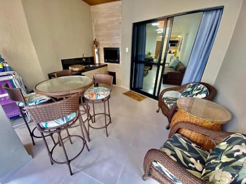 Spacious & Comfy Apt 100m from the Beach