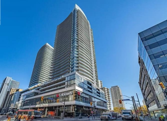2 Brm Luxury Condo Near Eglinton Subway