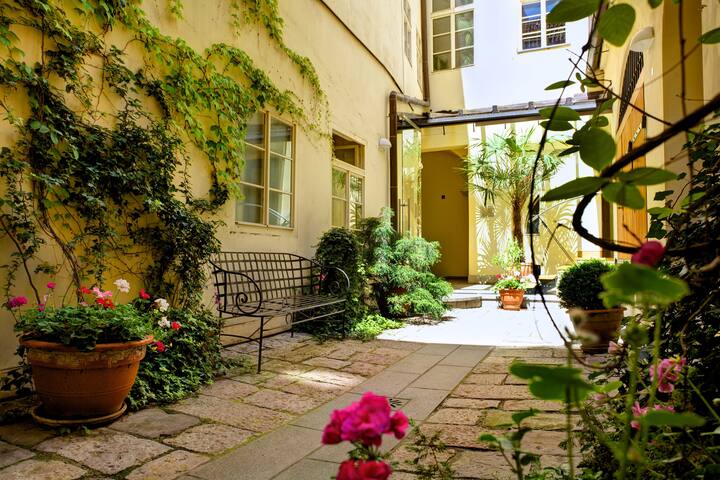 U Kapra Apartments – Old Town Royal gallery image 3