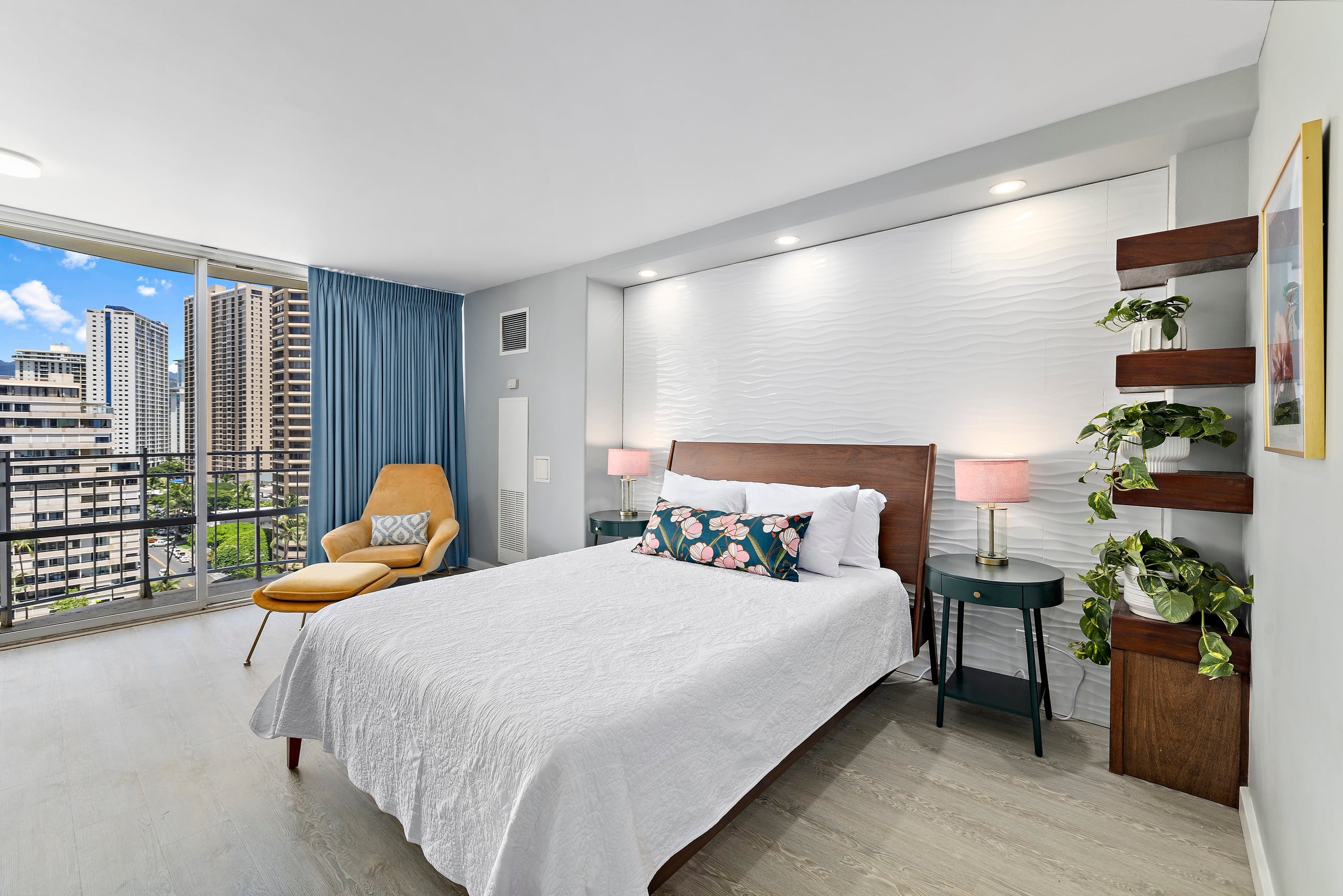 Condo in Honolulu · ★4.83 · Studio · 1 bed · 1 bath - Image 14