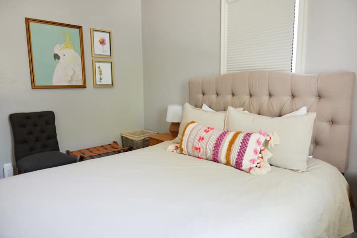 غرفة نوم 2
مرتبة ميموري فوم بحجم كوين 