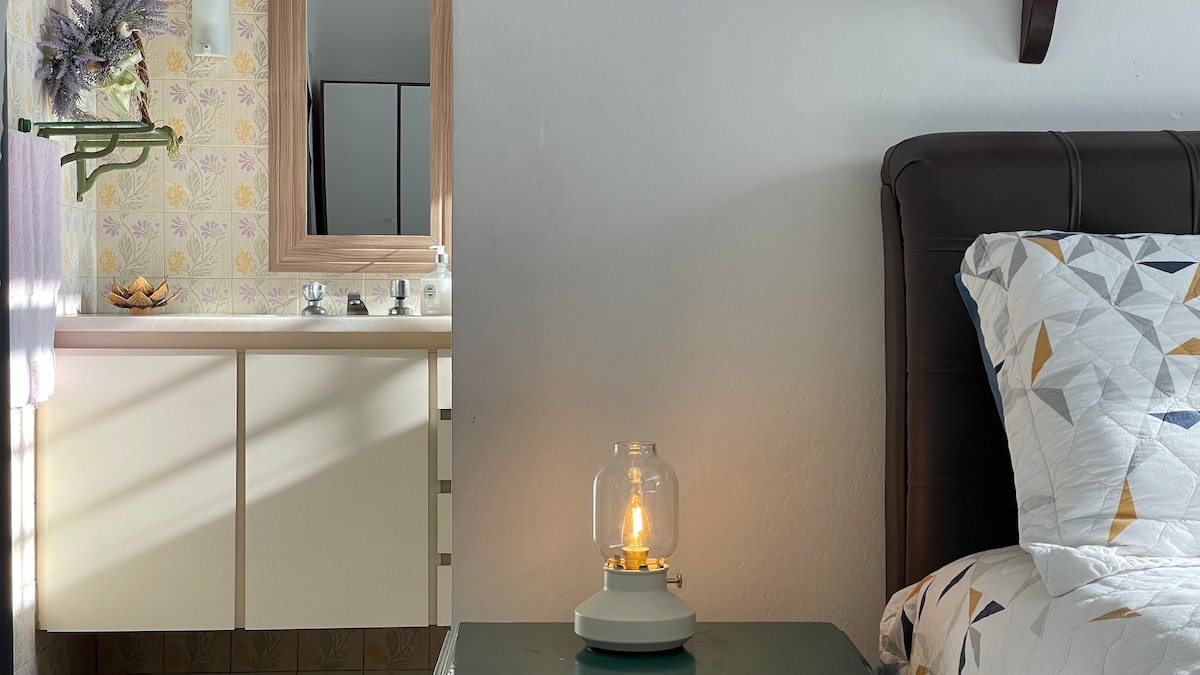 تعال وتحقق من هذا الجناح المليء بالقصص التي تستحم تحت أشعة الشمس في الصباح كل يوم :)