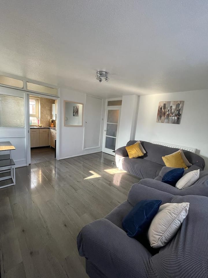 Spacious One Bed Flat in Greater London Condominiums for Rent in