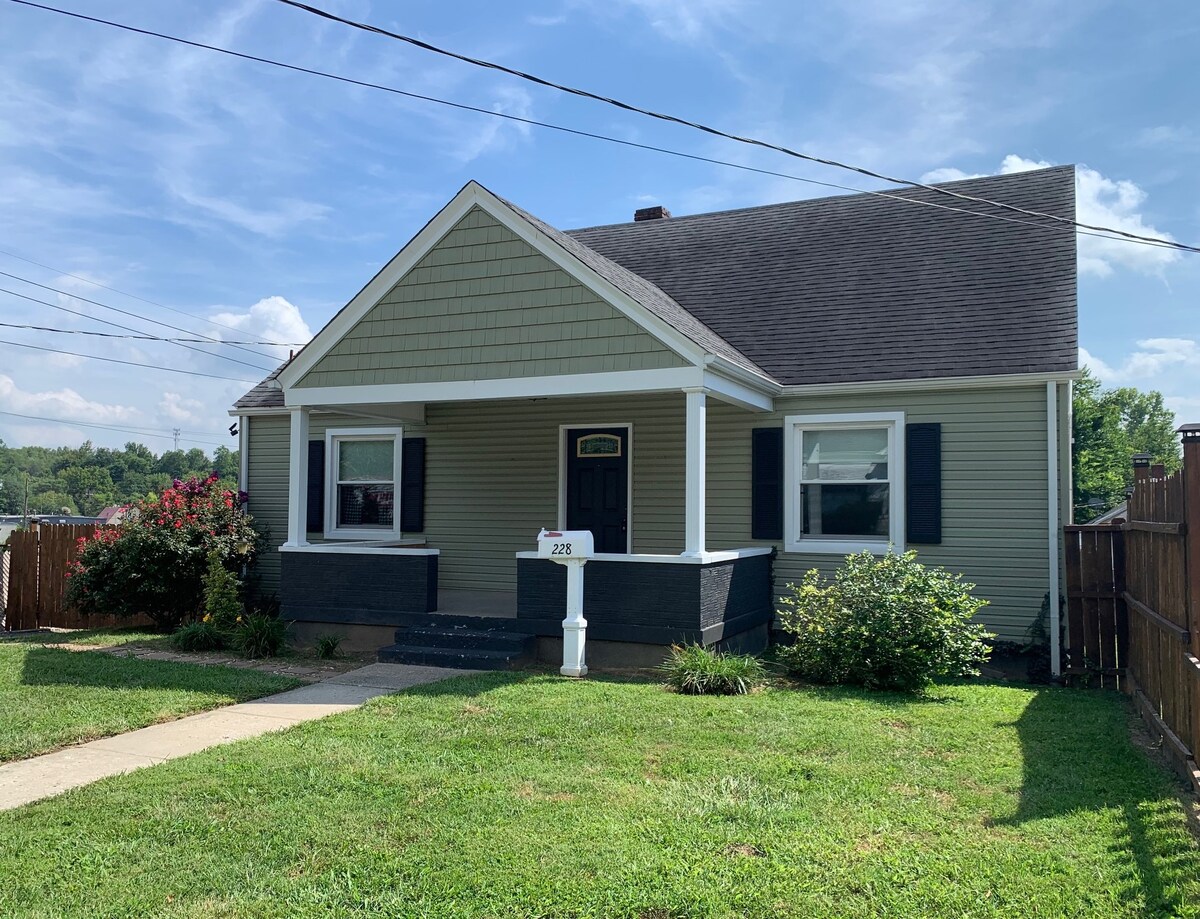 Downtown Elizabethtown Getaway Houses for Rent in Elizabethtown