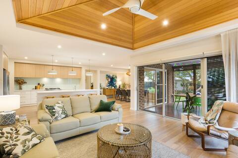 Luxurious Privacy in Exquisite Home, Walk to Golf