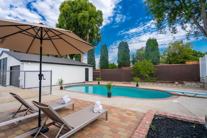 Gated Charming Home with Pool gallery image 2