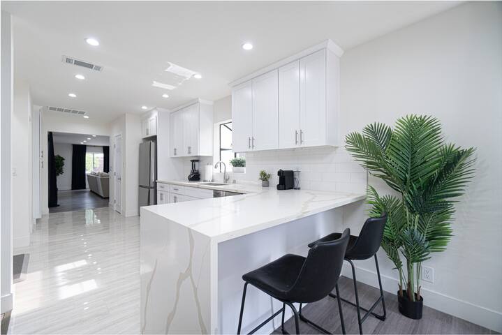 Gated Charming Home with Pool gallery image 3