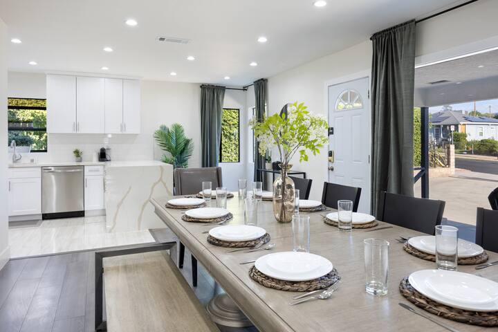 Stunning Gated Family Home gallery image 4