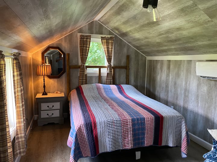 Spálňa 9, minidom pri bazéne