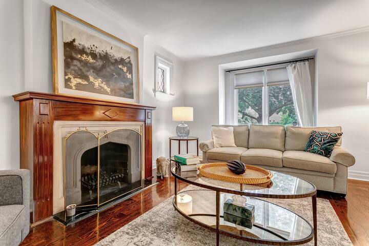 Cheerfull house in mid town luxury district w/ Prk gallery image 2