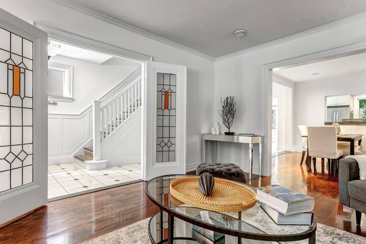 Cheerfull house in mid town luxury district w/ Prk gallery image 5