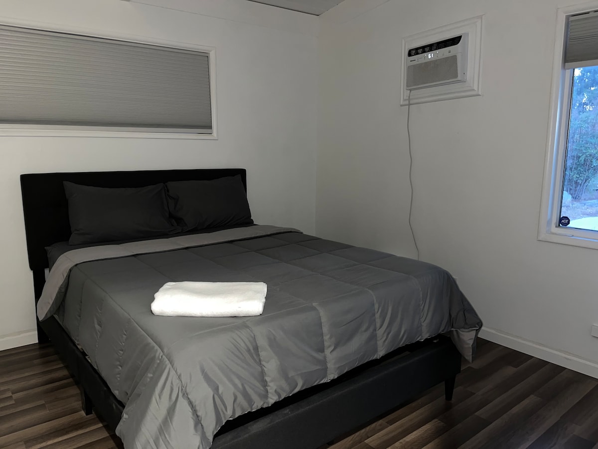 Spálňa s manželskou posteľou