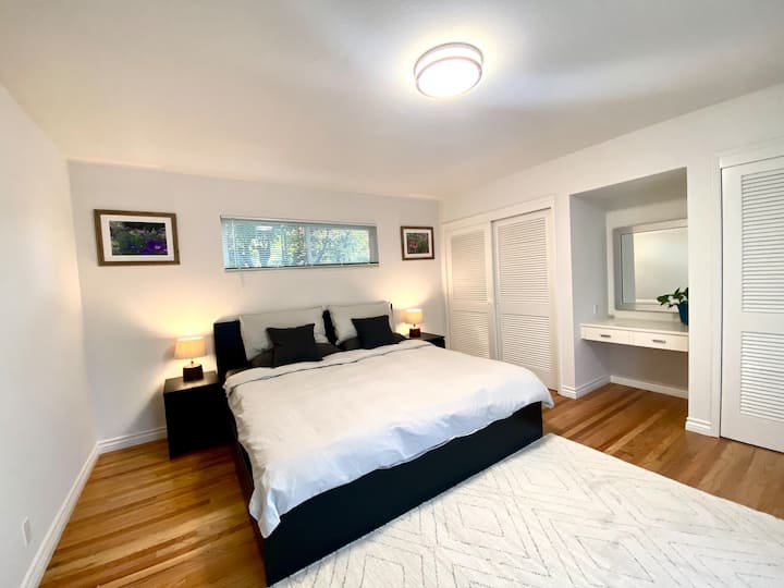 Private master bedroom, king bed, private bathroom Houses for Rent in