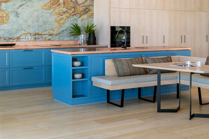 Elegant Beach House & Whale Watching Gem gallery image 3