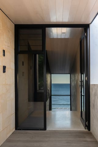 Elegant Beach House & Whale Watching Gem