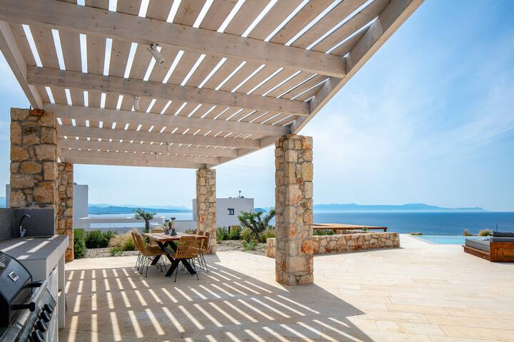 70m2 pool, sea views, just 1,5 Km to the beach! gallery image 3
