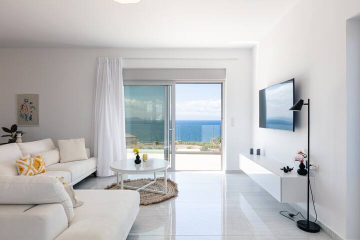 70m2 pool, sea views, just 1,5 Km to the beach! gallery image 4