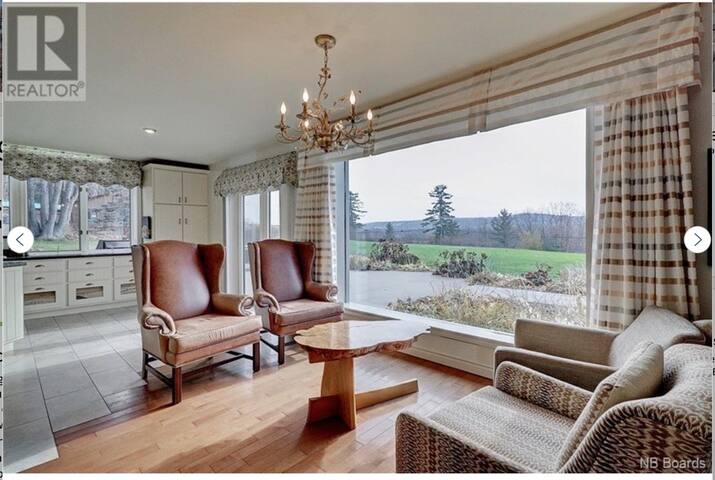 Fredericton Gatherings 4 Bedrm sleeps 8 3000 SqFt gallery image 5