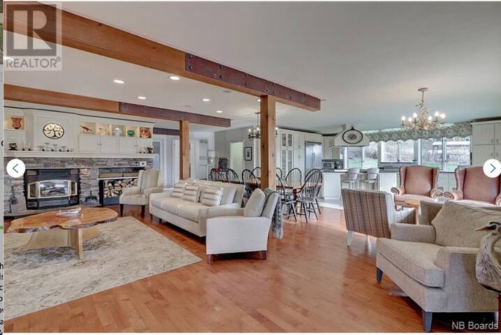 Fredericton Gatherings 4 Bedrm sleeps 8 3000 SqFt gallery image 2